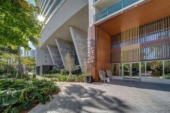 1500 Bay Rd, Unit S-0212 in Miami Beach, FL - Building Photo - Building Photo