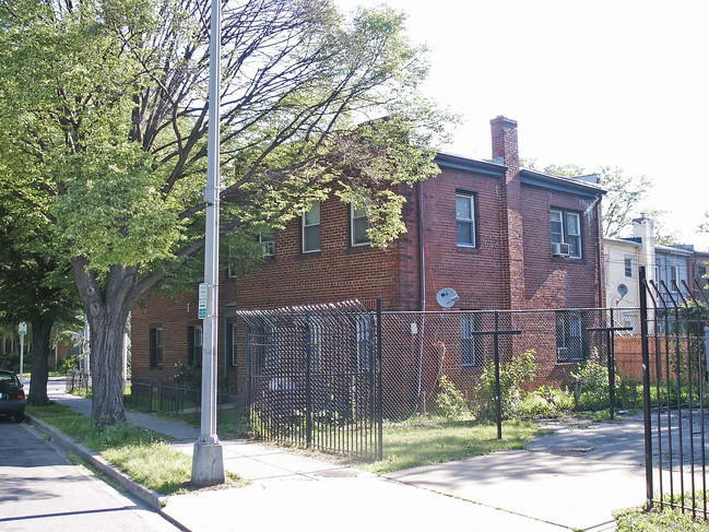 1400 Canal St SW in Washington, DC - Foto de edificio - Building Photo