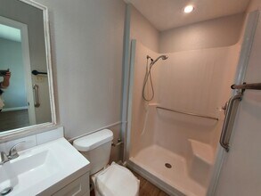 1005 N Vandeveer St in Burnet, TX - Building Photo - Building Photo