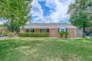 918 Wycliffe Dr in Houston, TX - Building Photo