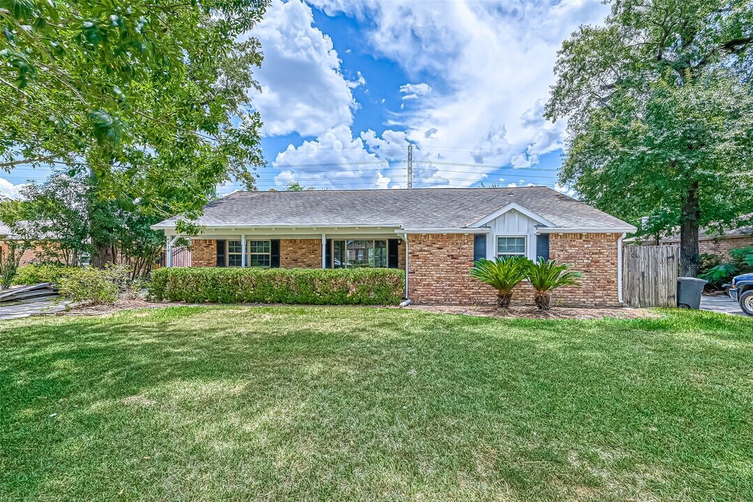 918 Wycliffe Dr in Houston, TX - Building Photo