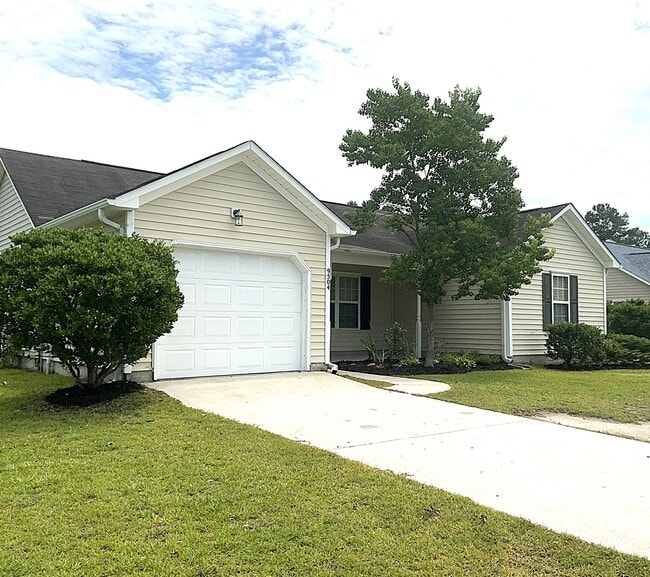 property at 9504 Huckabee Dr NE