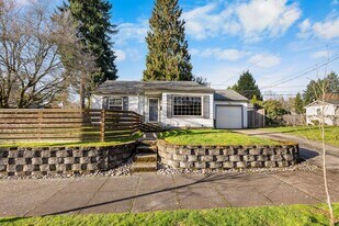 4317 SE Lexington St in Portland, OR - Building Photo