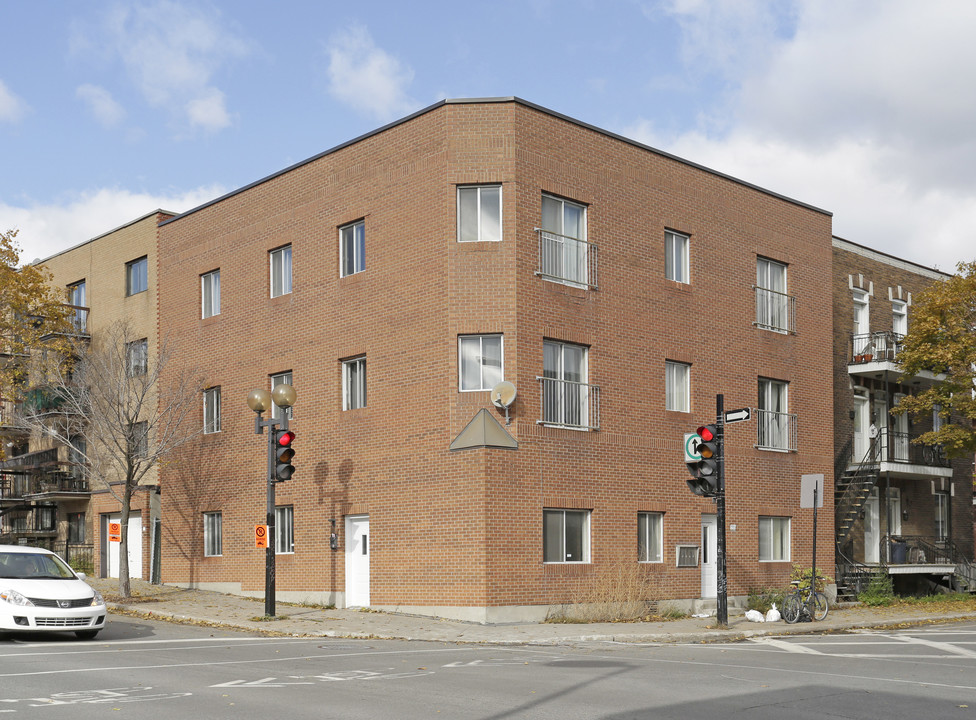 2503 Hochelaga in Montréal, QC - Building Photo