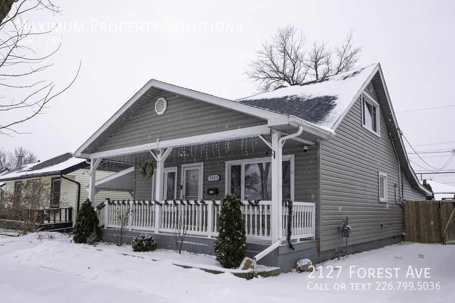 2127 Forest Ave in Windsor, ON - Building Photo