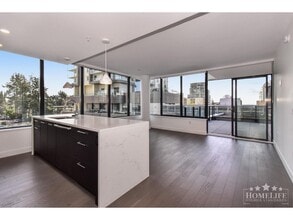 1588 Johnston Rd in White Rock, BC - Building Photo - Building Photo