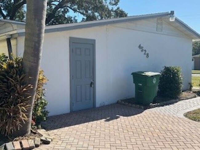 property at 4528 S Cooper Pl