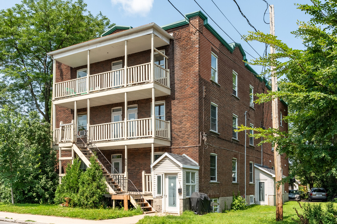 920 Saint-Vallier Rue O in Québec, QC - Building Photo