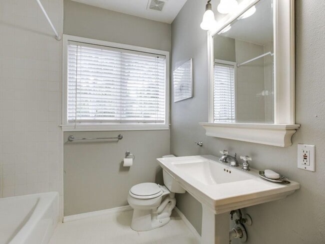 property at 1523 Oak Knoll St