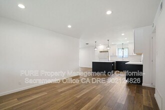 2140 W La Loma Dr in Rancho Cordova, CA - Building Photo - Building Photo