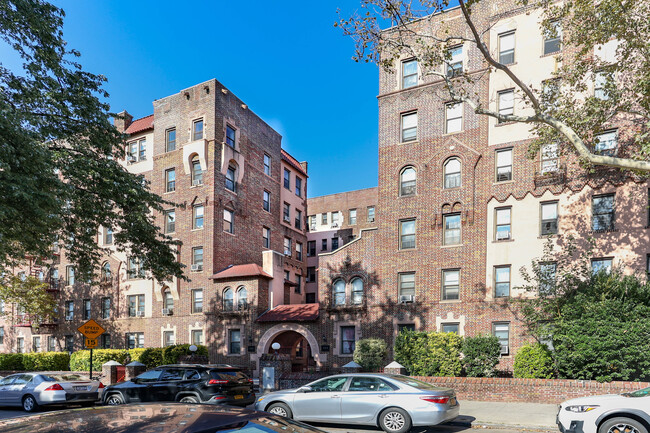 321-343 Ovington Ave in Brooklyn, NY - Foto de edificio - Primary Photo