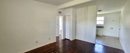 2977 Collier Ave in Jacksonville, FL - Building Photo - Building Photo