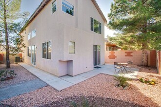 7604 Vista Hills Dr in Las Vegas, NV - Building Photo - Building Photo