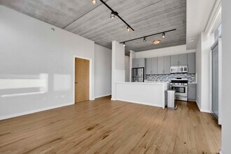 630 N Franklin St, Unit 1019 in Chicago, IL - Foto de edificio - Building Photo