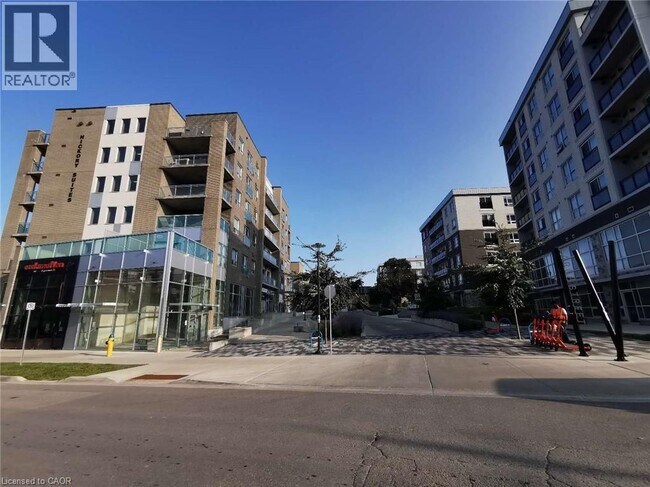 275 Larch St in Waterloo, ON - Building Photo - Building Photo