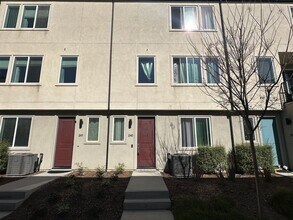 5280 Beachfront Cove in San Diego, CA - Building Photo - Building Photo