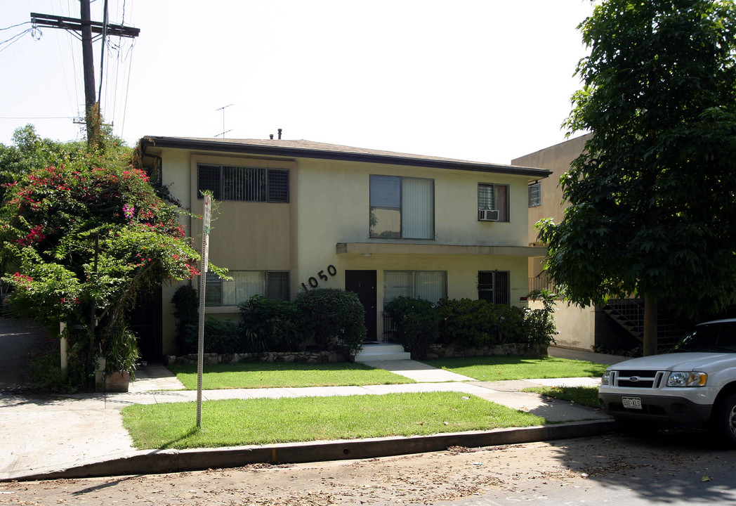 1050 N Laurel Ave in West Hollywood, CA - Building Photo