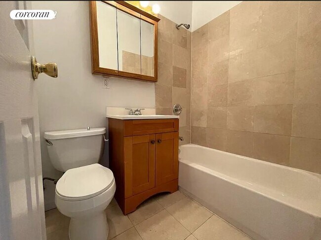 212 W 79th St in New York, NY - Building Photo - Building Photo
