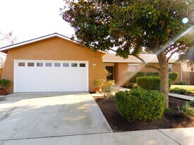 2297 Acacia Ave in Clovis, CA - Building Photo