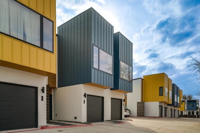 2108 Tillery St in Austin, TX - Building Photo - Building Photo