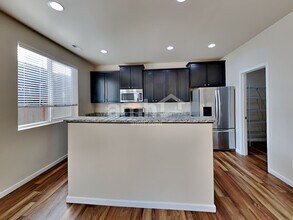 13811 66th Ave E in Puyallup, WA - Foto de edificio - Building Photo