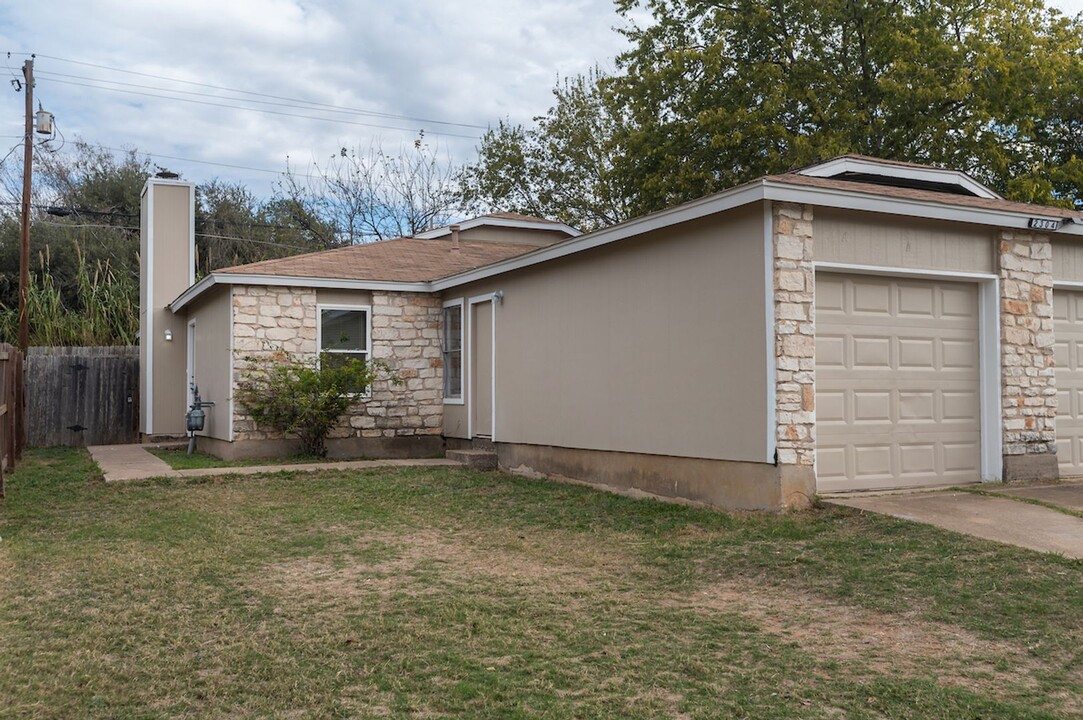 2304 Rachael Ct in Austin, TX - Foto de edificio