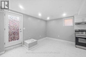 24 Baintree Way in Cambridge, ON - Building Photo - Building Photo