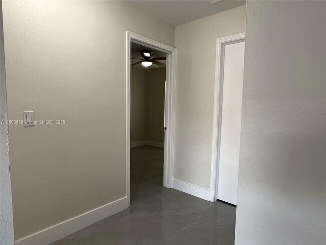 5912 Taylor St in Hollywood, FL - Building Photo - Building Photo