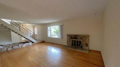 404 Virginia Hills Dr in Martinez, CA - Building Photo - Building Photo