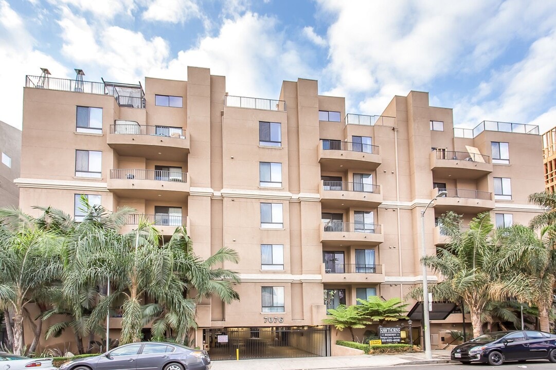 Hawthorne Regency Apartments in Los Angeles, CA - Building Photo