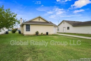 1017 Schertz Pkwy in Schertz, TX - Building Photo