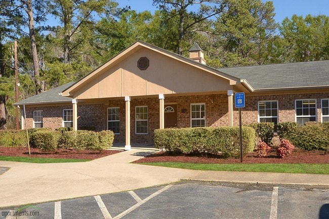 Greenbriar Commons in Atlanta, GA - Building Photo - Building Photo