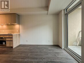 8 Beverley Glen Blvd in Vaughan, ON - Building Photo - Building Photo