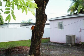 1831 NW 185th St in Miami Gardens, FL - Building Photo - Building Photo