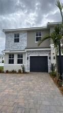 125 SW 171st Terrace in Pembroke Pines, FL - Building Photo - Building Photo
