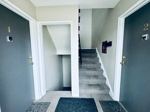 7803 Lake Ave, Unit One in Cincinnati, OH - Foto de edificio - Building Photo