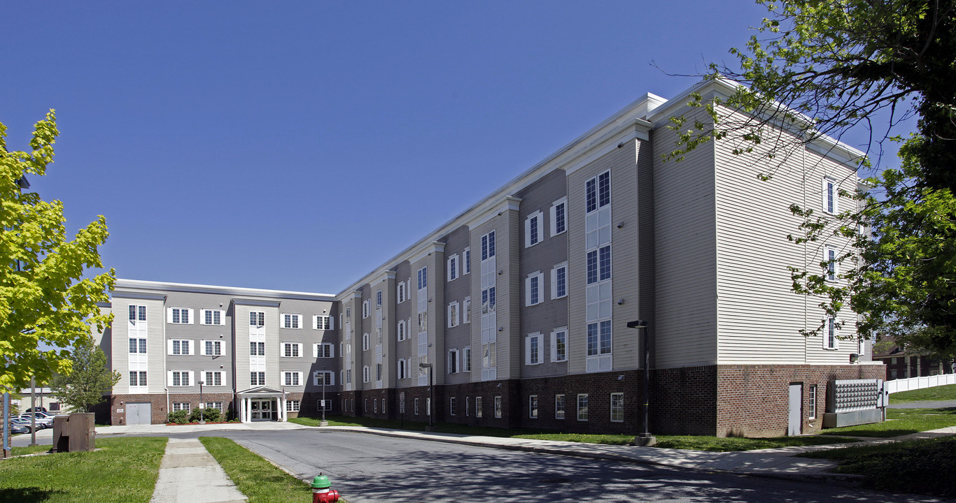 Owens Manor in Dover, DE - Building Photo