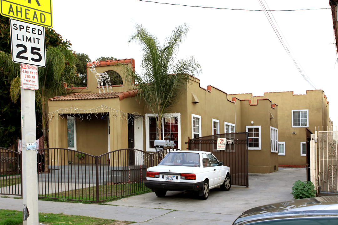 1050-1056 Orange Ave in Long Beach, CA - Foto de edificio