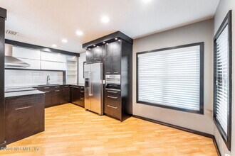 1800 The Greens Way in Jacksonville Beach, FL - Building Photo - Building Photo