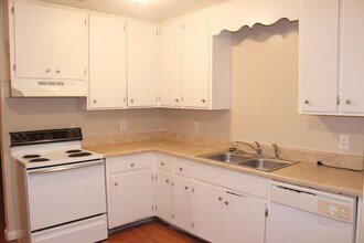 1550 Blountstown St in Tallahassee, FL - Building Photo - Building Photo