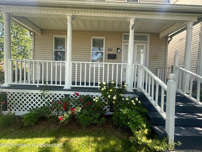 821 Maple St in Scranton, PA - Building Photo - Building Photo