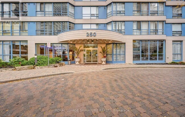 250 Webb Dr in Mississauga, ON - Building Photo - Building Photo