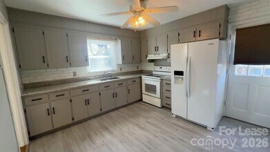 715 Tom Hunter Rd in Charlotte, NC - Building Photo - Building Photo