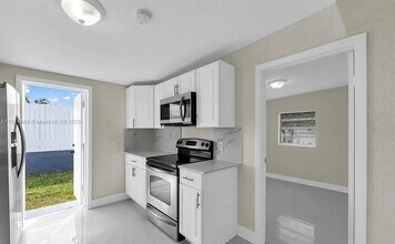 1732 NW 80th St in Miami, FL - Building Photo - Building Photo
