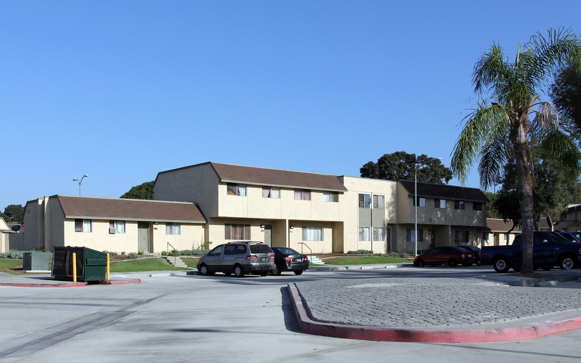 4919 E Cesar E Chavez Ave in Los Angeles, CA - Foto de edificio