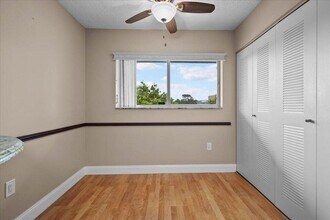 4734 Lucerne Lakes Blvd E in Greenacres, FL - Building Photo - Building Photo