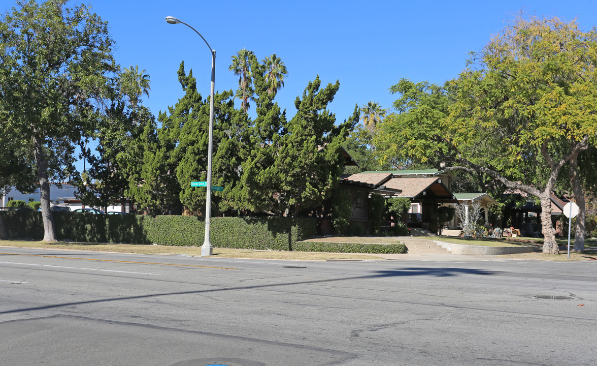 1185 E Orange Grove Blvd in Pasadena, CA - Building Photo