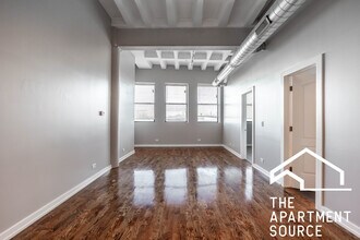 7064 N Clark St in Chicago, IL - Building Photo - Building Photo