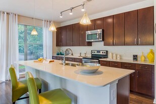 Bell Glenridge in Sandy Springs, GA - Building Photo