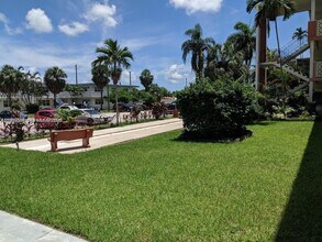 1450 NE 170th St in North Miami Beach, FL - Building Photo - Building Photo